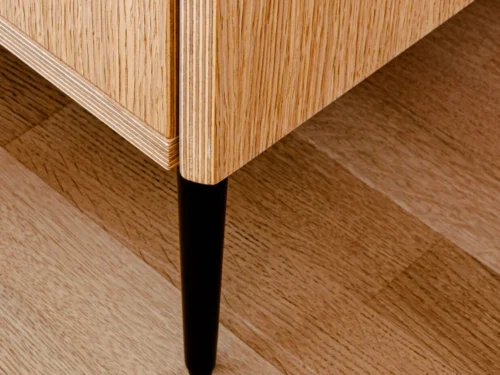 Dressoir Coomman 160 cm met eikenfineer en slanke zwarte poot, warme natuurlijke uitstraling