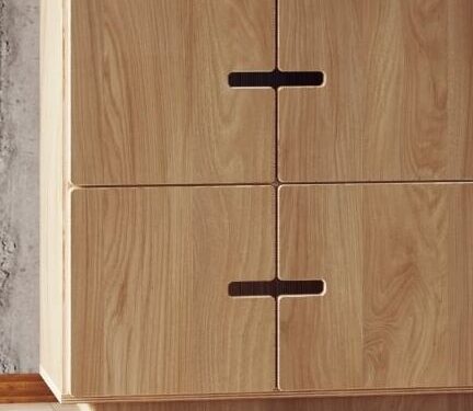 Dressoir Teimmero 73 cm in eikenfineer met vier deuren en compacte opbergruimte