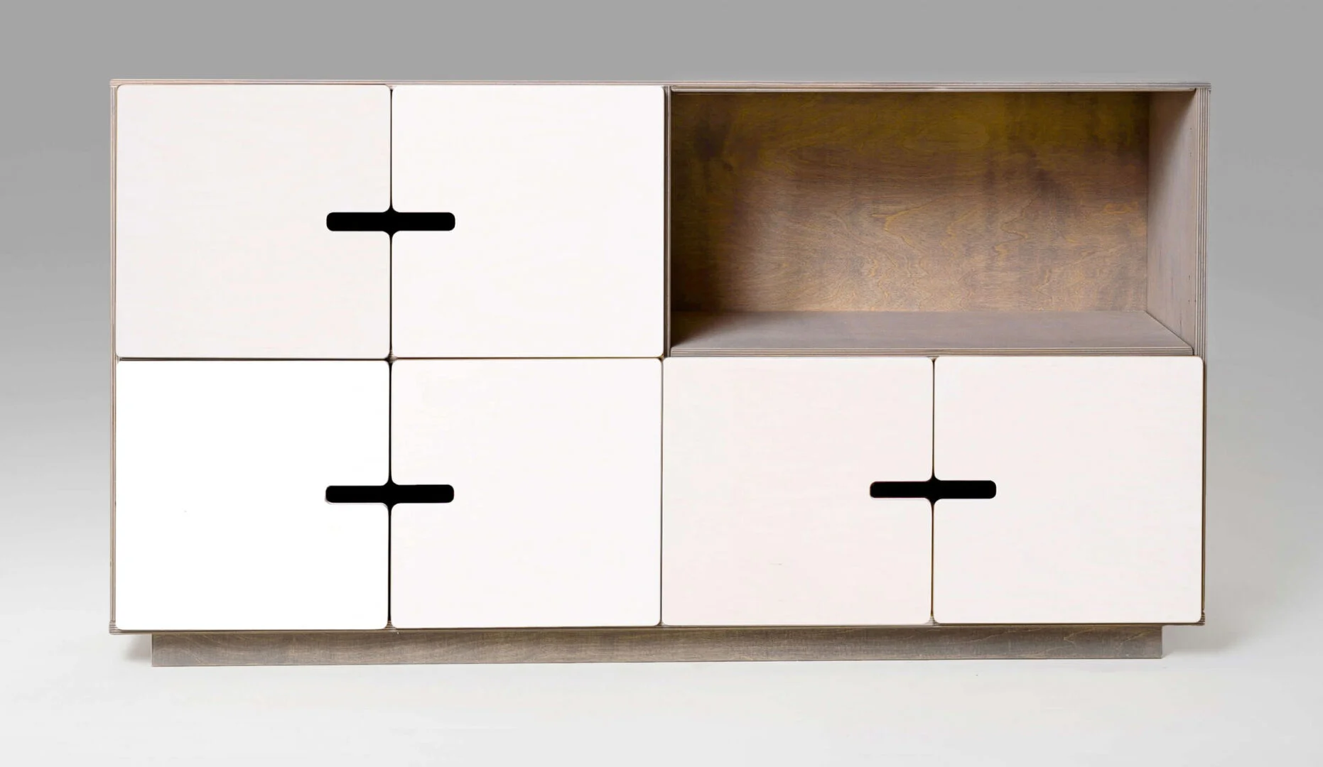 Dressoir Fovang grijs 145 cm met witte HPL-deuren, open vak en moderne houtafwerking