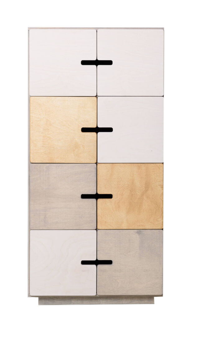 Dressoir Keemia Wit 73 cm met vier vakken, wit en licht eiken fronten, natuurlijke berkenmultiplex afwerking