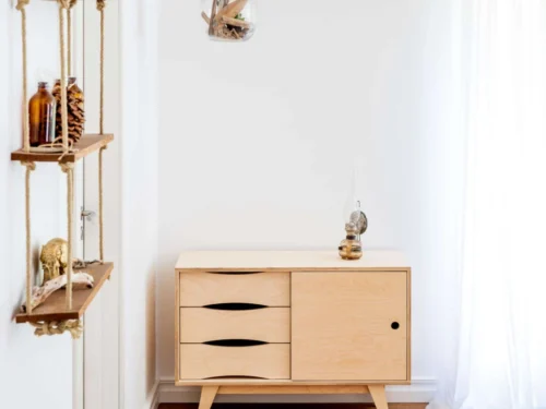 Dressoir Noolvane Naturel 48 cm in licht eiken, met schuifdeur, 3 lades en retro poten