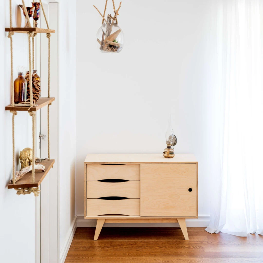 Dressoir Noolvane Naturel 48 cm in licht eiken, met schuifdeur, 3 lades en retro poten