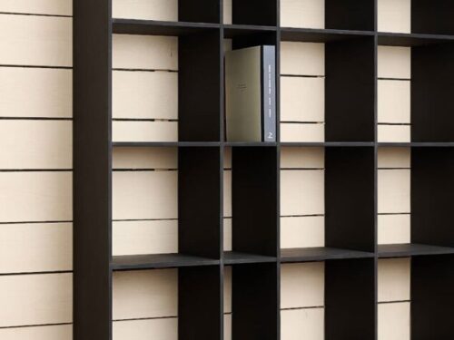 Wandplank Ponund zwart 191 cm met open vakken voor boeken en woonaccessoires