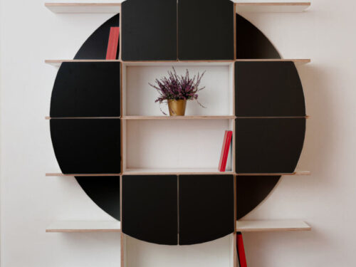 Wandplank Ceerund Zwart 140 cm met minimalistisch Scandinavisch design, open vakken en ronde zwarte panelen