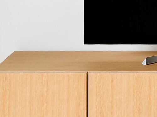 TV-meubel Nebund 145 cm in eikenfineer, wandgemonteerd, compact en strak voor een rustige tv-hoek