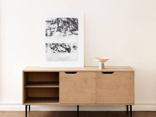 TV-meubel Klaannoro Zwart 150 cm met houtlook, open vak en zwarte metalen poten
