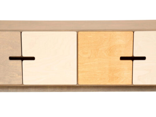 TV-meubel Saantonte Wit 145 cm met vier deurtjes, mix van wit, licht eik en kiezelgrijs, strak en laag ontwerp
