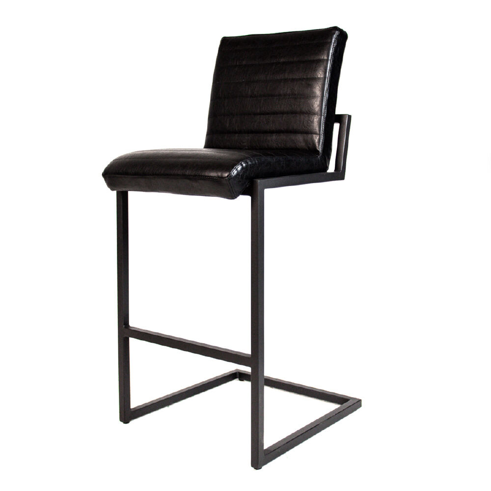 Barkruk Sleinsane zwart met rugleuning, horizontale naden en zwart metalen frame