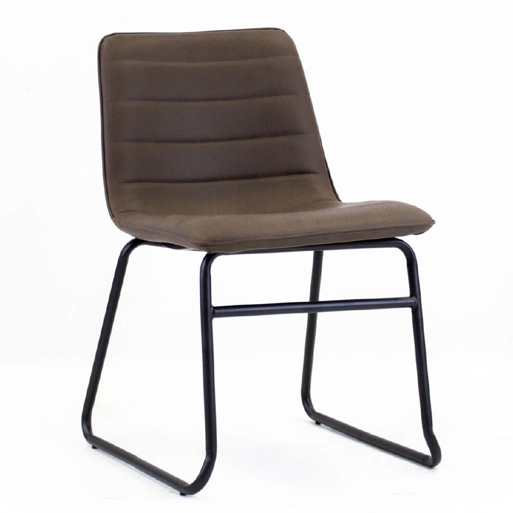 Stoel Zeennol Taupe met dikke zitting, ondersteunende rugleuning en zwart metalen frame