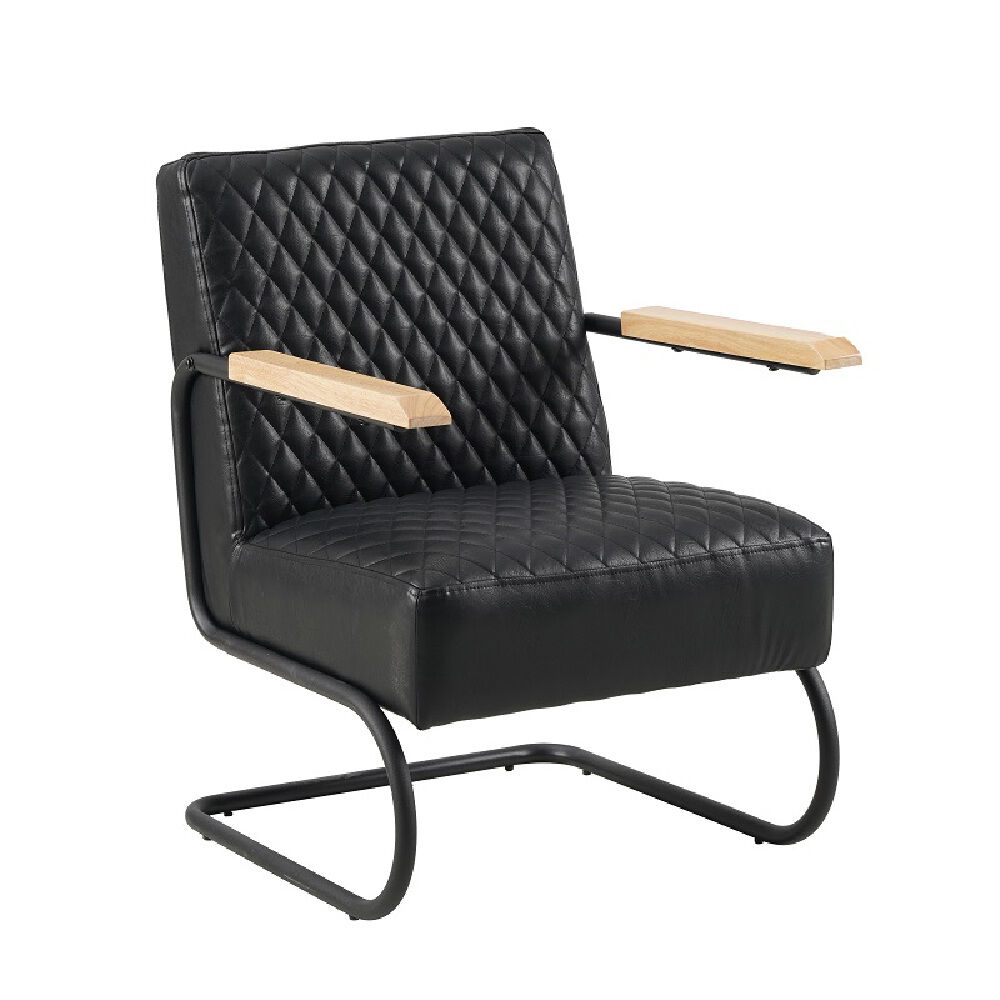 Fauteuil Varik met zwart PU-kunstleer, ruitstiksel, metalen frame en houten armleggers in industriële stijl
