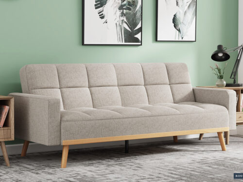 Slaapbank Haammero Beige met gewatteerde zitting, houten poten en compacte, moderne uitstraling