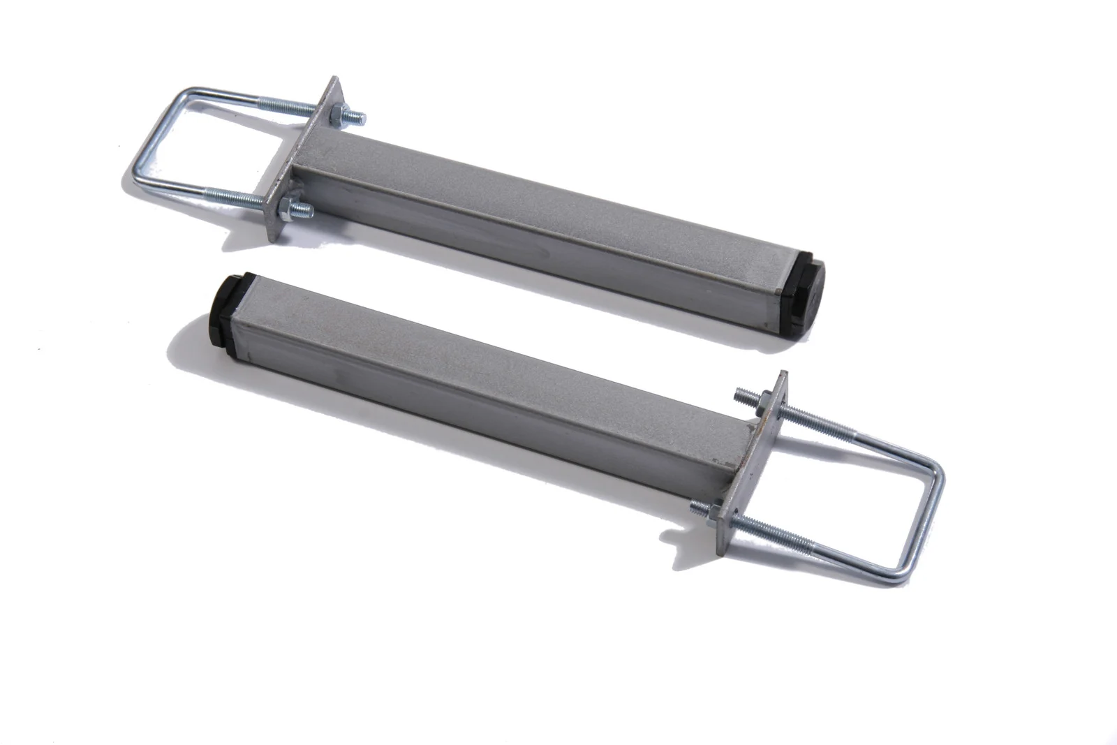 Woonaccessoire Hena, verstelbaar 21-25 cm, compacte metalen set in grijs met klembeugels