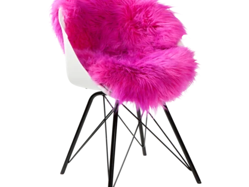 Schapenvacht Prummis Roze op stoel, felroze IJslandse wol voor een zachte, warme uitstraling
