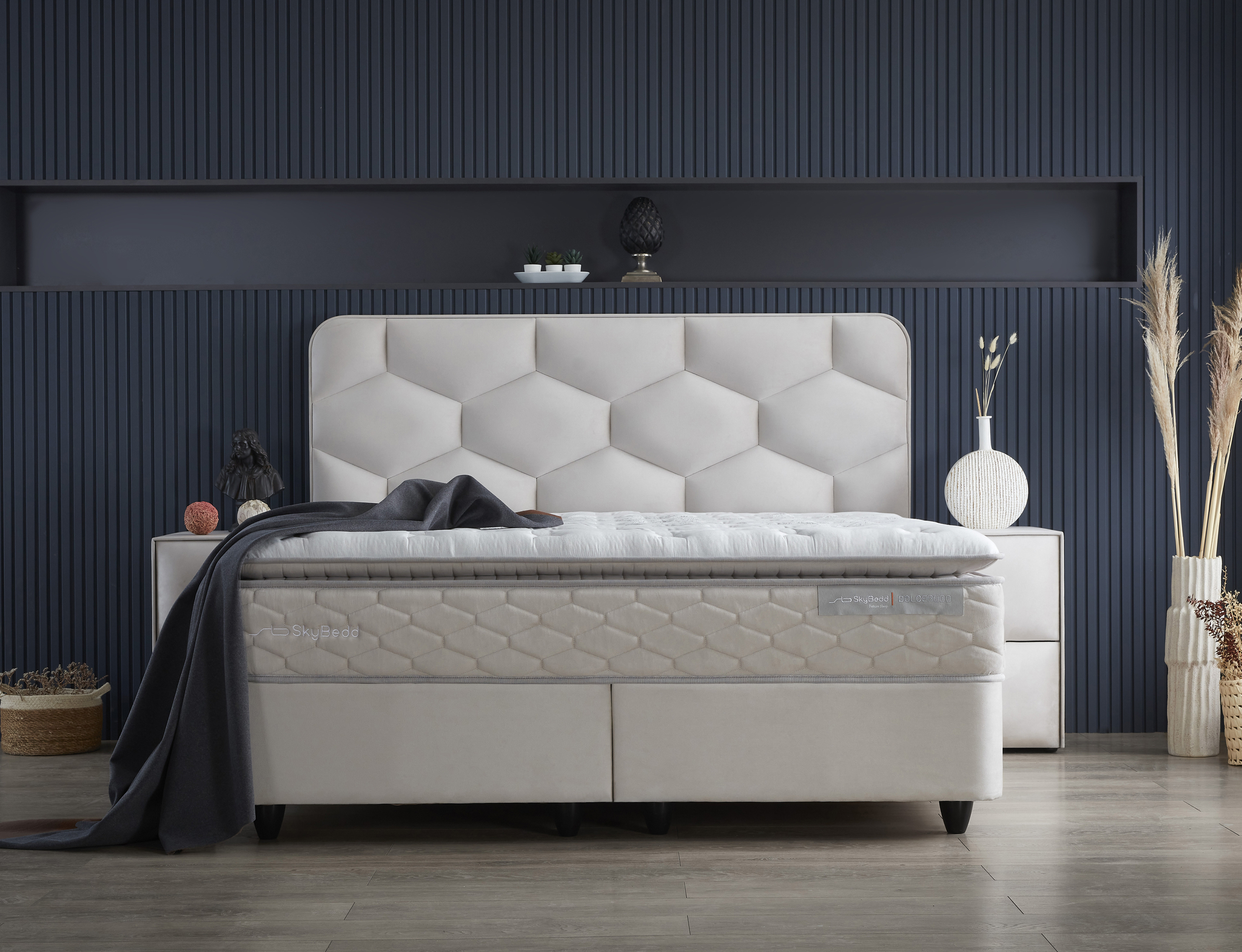 Boxspring Meimaro Beige 160x200 met fluwelen bekleding, modern hoofdbord en ruime opbergruimte