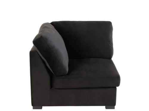 Zwarte Hoekbank Galvonte met compacte afmetingen, zachte bekleding en stevige houten opbouw