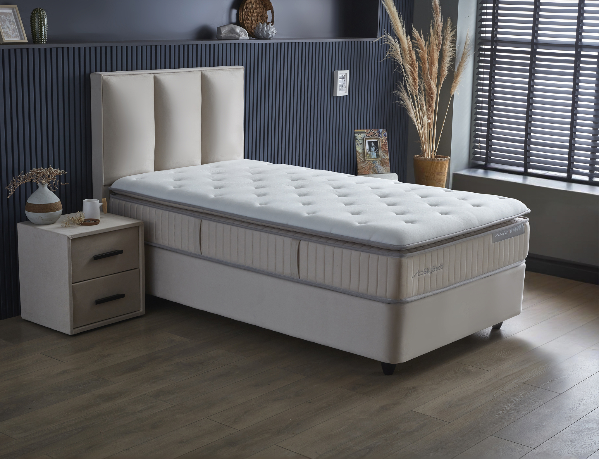 Boxspring Tandoro Beige 90x200 met hoofdbord, matras en opbergonderbox in fluweelzachte beige uitvoering
