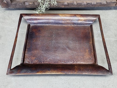 Dienblad Ystad van metaal met rustieke bruine afwerking en compact, handzaam formaat van 20x30 cm