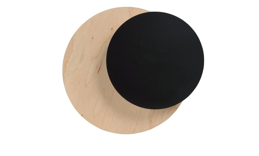Wandlamp Custo Zwart met houten cirkel en zwarte ronde afwerking, compact en Scandinavisch stijlvol