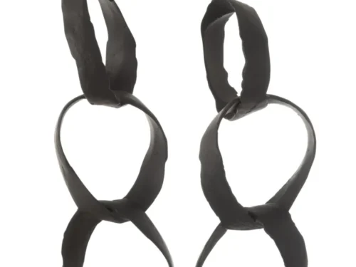 Beeld Paarrona zwart aluminium met slanke organische lussen op zwarte voet, H66,5 cm