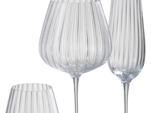 Ronsia transparant drinkglas met slanke vorm en gestreept motief, elegant op tafel