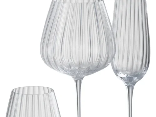 Ronsia transparant drinkglas met slanke vorm en gestreept motief, elegant op tafel