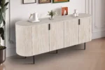 Beige Dressoir Side 200 cm met ronde hoeken, houtlook fronten en zwarte poten in een rustige woonkamer