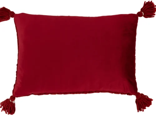 Rood gebreid kussen Leerdin 58 x 39 cm met speelse franjes en zachte, huiselijke uitstraling