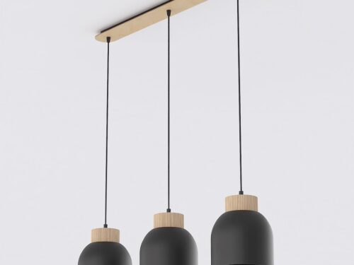 Hanglamp Skirmol Zwart met drie zwarte kappen, houtdetail en verstelbare ophanging voor tafelverlichting