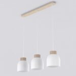 Hanglamp Fessonte Wit met 3 witte kappen, houtaccenten en strakke Scandinavische uitstraling