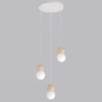 Hanglamp Cummero Wit Ø10 cm met drie witte bollen en subtiele houtdetails in Scandinavische stijl