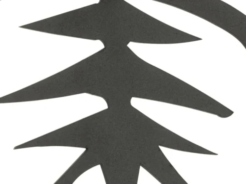 Wanddecoratie Keerak Zwart van metaal met strak geometrisch design in slanke, vlakke vorm