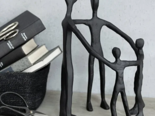 Beeld Geltos zwart aluminium, modern decoratief woonaccessoire met drie abstracte figuren
