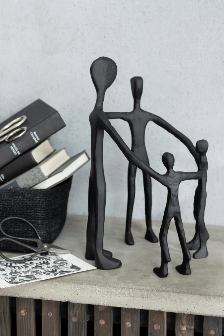 Beeld Geltos zwart aluminium, modern decoratief woonaccessoire met drie abstracte figuren