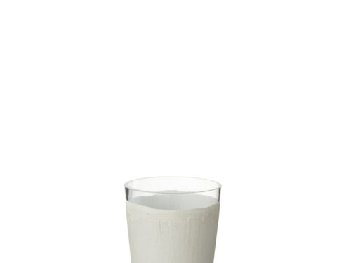 Vaas Keilon Glas Wit H25 cm, strak ontwerp van glas en cement in een rustige witte afwerking