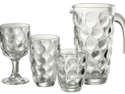 Transparante Karaf Zoosu glas met reliëf, handgreep en compacte vorm voor een stijlvolle tafelsetting