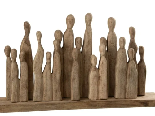 Beeld Zaunnona mangohout naturel: lang groepsbeeld van abstracte figuren op houten basis, 36 cm hoog