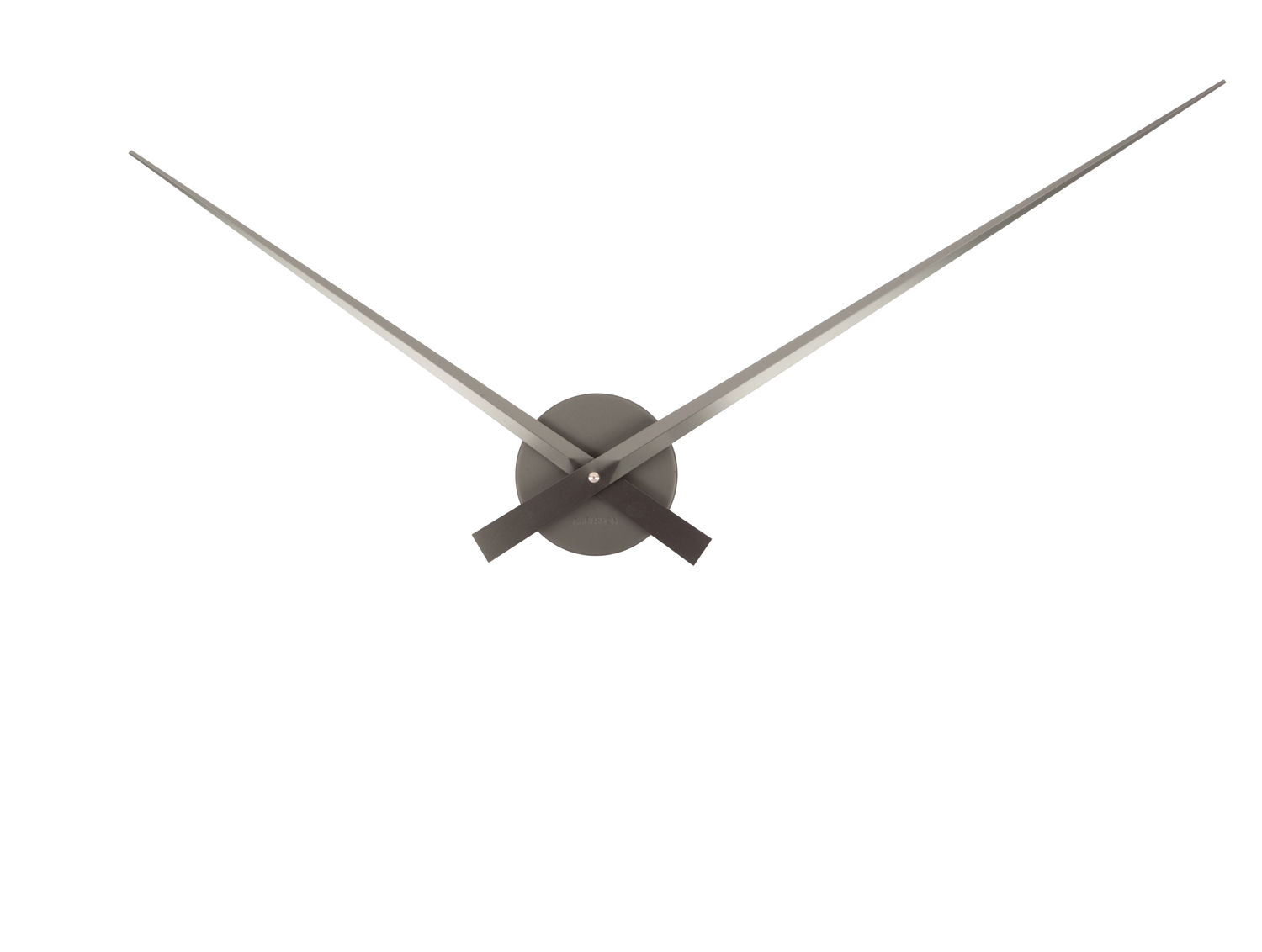 Wandklok Jeirmen donkergrijs met aluminium wijzers en moderne metallic afwerking