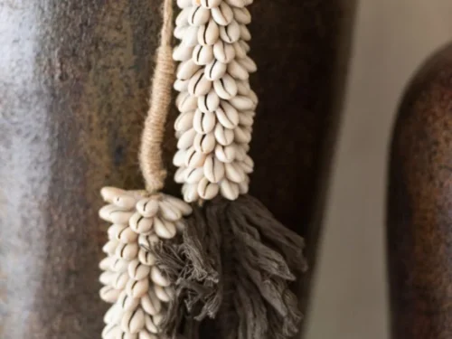 Decoratiehanger Slaulles Naturel met schelpen en katoenen touw in warme, natuurlijke tinten