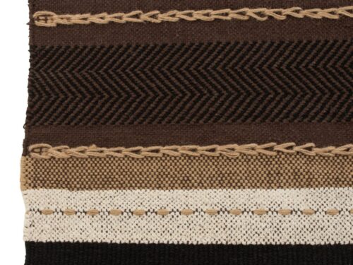 Vloerkleed Jolan Bruin, katoen met etnisch dessin in bruin, zwart en beige en speelse franjes