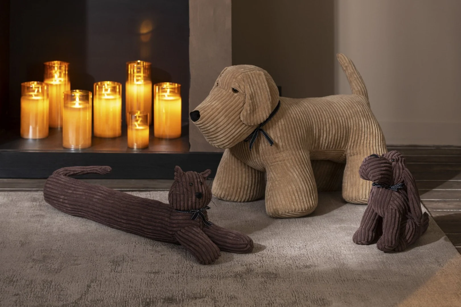 Cielvo bruine polyester deurkussens set van 2, decoratieve hondenfiguren met ribtextuur en warme uitstraling