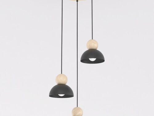 Hanglamp Lallonte Zwart met drie pendels, zwart staal en houten details in Scandinavische stijl