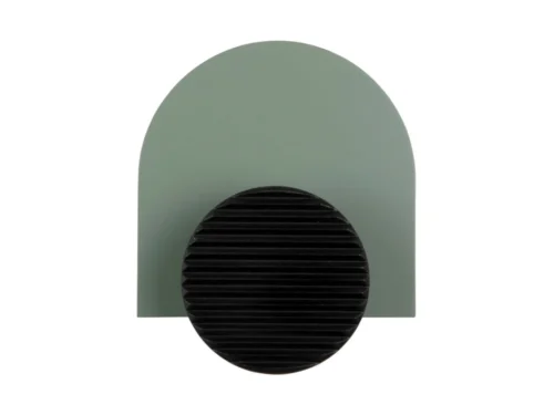 Decoratiehanger Cansesta Groen met minimalistisch ontwerp, afgeronde vorm en zwarte geribbelde knop