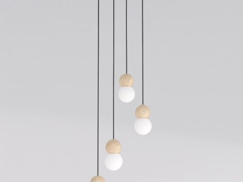 Hanglamp Relu Zwart Ø10 cm met vier verstelbare pendels, houten accenten en witte kappen