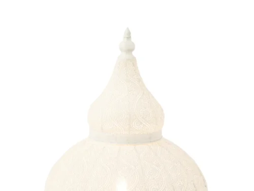 Witte Skussella lamp met decoratieve metalen structuur en snoer, compact en sfeervol voor dressoir of kast