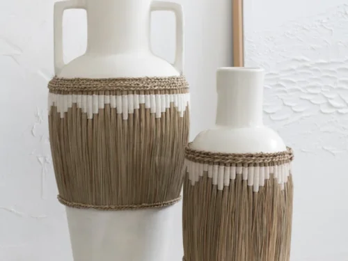 Vaas Jarin Terracotta Wit H75 cm met natuurlijke grasdetails en rustige witte uitstraling