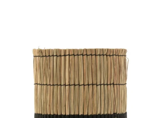 Lampenkap Honner Gras Zwart van natuurlijke grasvezels met zwarte accenten, rustieke look