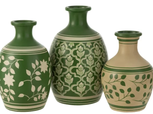 Vaas Deman terracotta groen H43 cm met decoratief bloem- en bladmotief in natuurlijke stijl