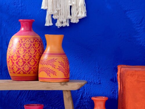 Totane terracotta oranje vaas H38 cm met decoratieve print, warm en opvallend woonaccessoire