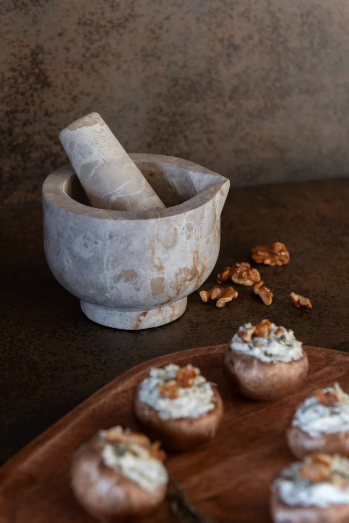 Woonaccessoire Maldino marmer beige mortier met stamper, natuurlijke uitstraling voor de keuken