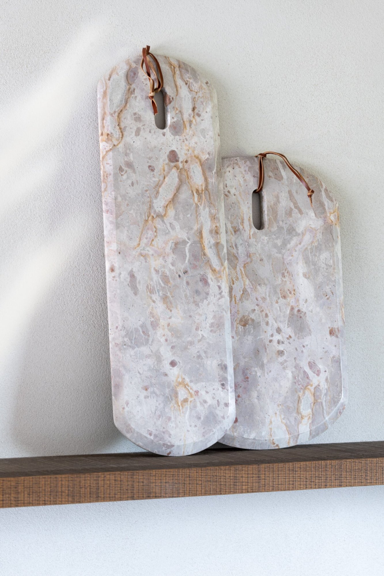 Wandplank Kurras Marmer 60 cm in beige met rechthoekig ontwerp en slanke afwerking
